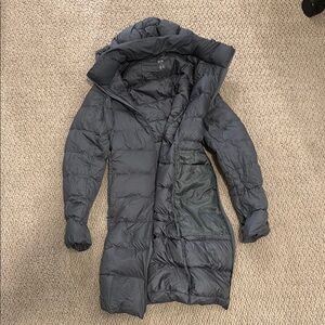 Uniqlo Gray Quilted Puffer Jacket with Hood